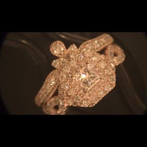 Description: 14KR VERA WANG.